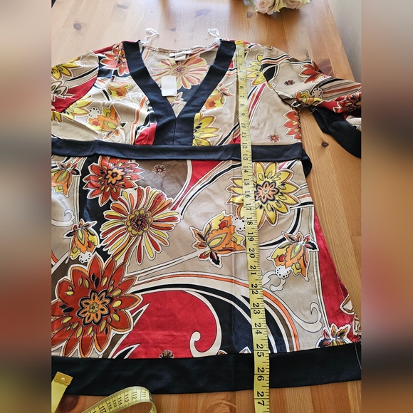 M.K.M Designs -Floral print kimono style top with bell 3/4 sleeves Size M/XL - Picture 2 of 9